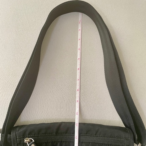 T-Tech by TUMI Essential Gear "Lewis Small Flap Crossbody" Bag - Picture 11 of 13